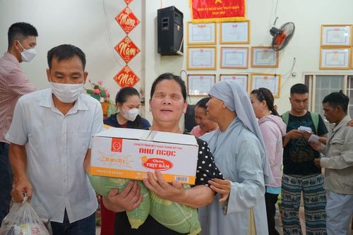 Trao 150 suất quà cho người mù có hoàn cảnh khó khăn