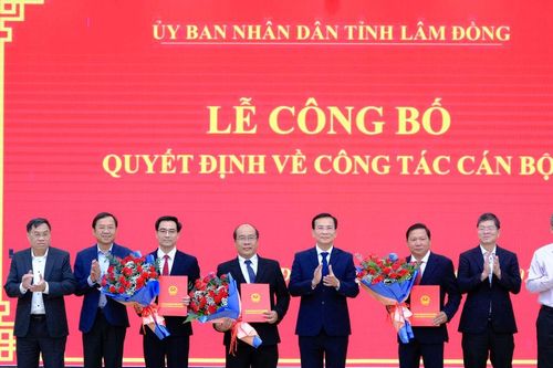 Lâm Đồng công bố các quyết định về công tác cán bộ