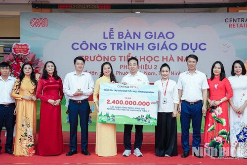 Tập đoàn Central Retail Việt Nam bàn giao công trình nhà đa năng cho Trường Tiểu học Hà Nam (phân hiệu 2)