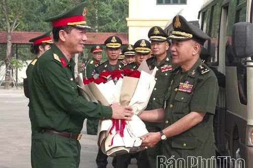 Bộ CHQS tỉnh Phú Thọ trao đổi kinh nghiệm công tác pháp chế với Quân đội Hoàng gia Campuchia