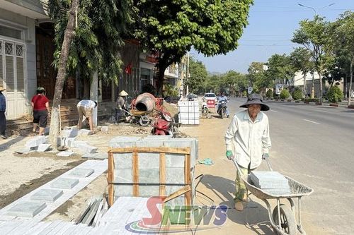 Đẩy nhanh tiến độ cải tạo, nâng cấp vỉa hè các tuyến đường tại phường Tô Hiệu, Chiềng Sinh