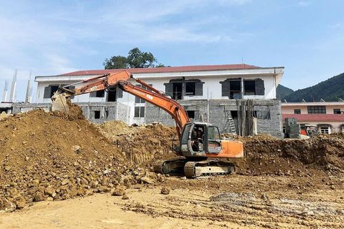 Tăng tốc xây trường biên giới