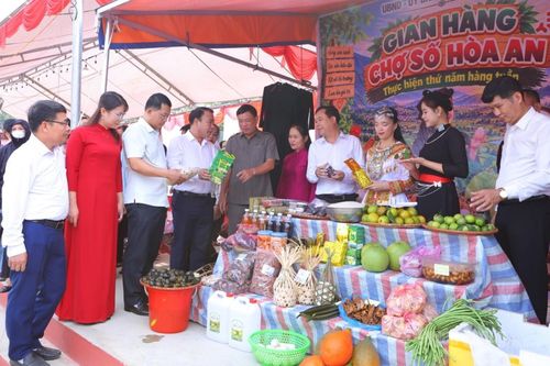 Khai mạc Chợ phiên - Chợ số xã Hòa An năm 2026