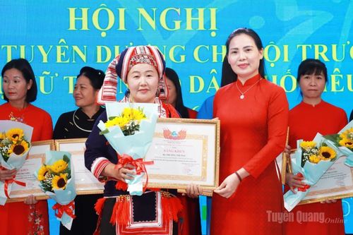 Tuyên dương 117 chi hội trưởng phụ nữ tiêu biểu