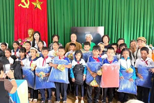 Đắk Lắk: Chùa Hoa Nghiêm trao gửi yêu thương đến người dân khó khăn
