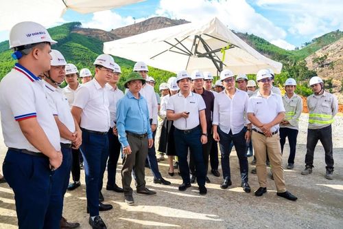 Đèo Cả thưởng 1 tỷ đồng, khích lệ thi đua đưa cao tốc Khánh Hòa-Buôn Ma Thuột về đích sớm