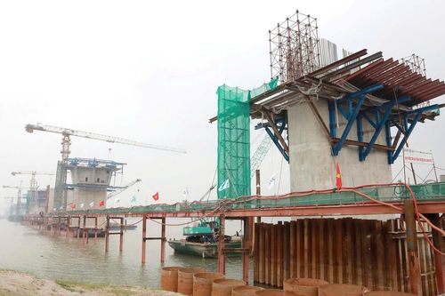 Hà Nội thúc tiến độ 8 dự án cầu vượt sông Hồng, sông Đuống