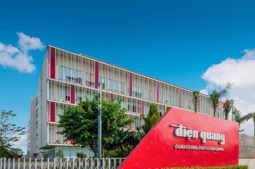 Lợi nhuận tăng hơn 930 lần, Điện Quang vẫn mắc kẹt ở dòng tiền