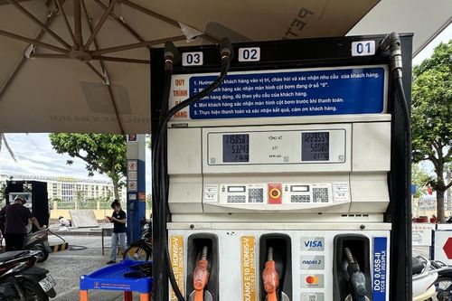 Giá xăng quay đầu tăng, dầu diesel vượt 30.000 đồng/lít
