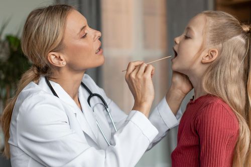 Bệnh hô hấp gia tăng khi giao mùa: Làm gì để bảo vệ trẻ và gia đình?