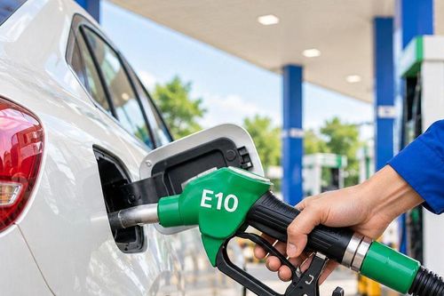 Giá xăng dầu đồng loạt tăng, dầu diesel tăng gần 700 đồng/lít