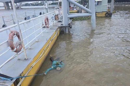 Phát hiện thi thể nữ trôi dạt vào bến tàu sông Sài Gòn