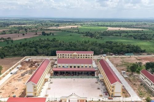 Nhà thầu chậm tiến độ, hàng trăm học sinh Đắk Lắk chưa được ở nội trú
