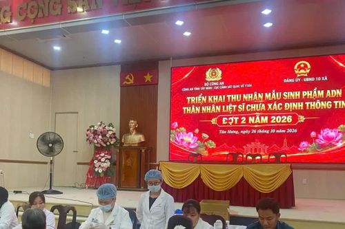 Công an Tây Ninh đến tận nhà thu mẫu sinh phẩm ADN của thân nhân liệt sĩ