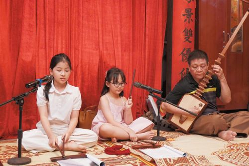 Tiếng hát trẻ em tiếp nối làn điệu ca trù tại bích câu đạo quán
