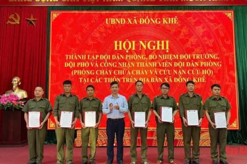 Xã Đông Khê ra mắt 14 đội dân phòng phòng cháy, chữa cháy