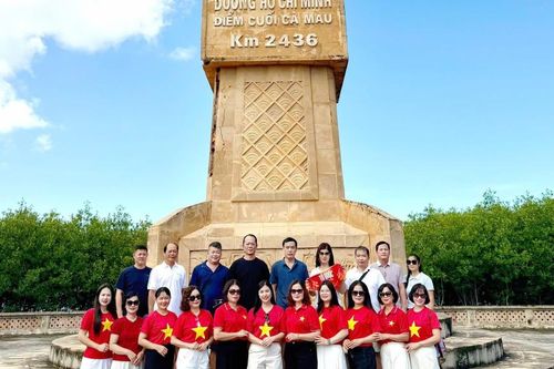 Từ Pác Bó đến Đất Mũi: Chạm vào chiều dài đất nước