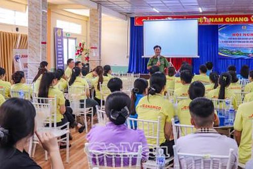Đưa kiến thức pháp luật đến công nhân thuỷ sản