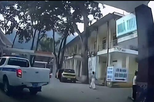 CSGT Sơn La mở đường đưa cháu bé bị co giật đi cấp cứu