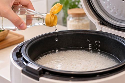 Nấu cơm đừng chỉ cho nước, thêm 2 thứ nhà nào cũng có, cơm tơi xốp, căng bóng, thơm ngon hơn