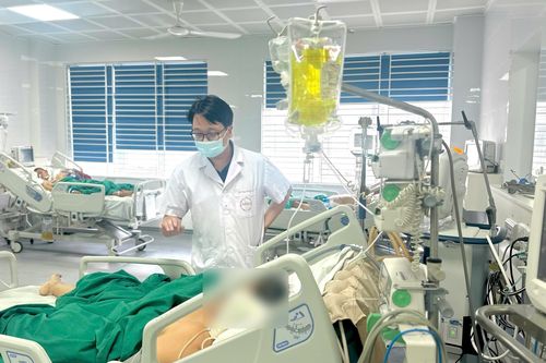 Suy đa tạng sau khi truyền dịch 'thải độc gan', 'truyền trắng' tại nhà