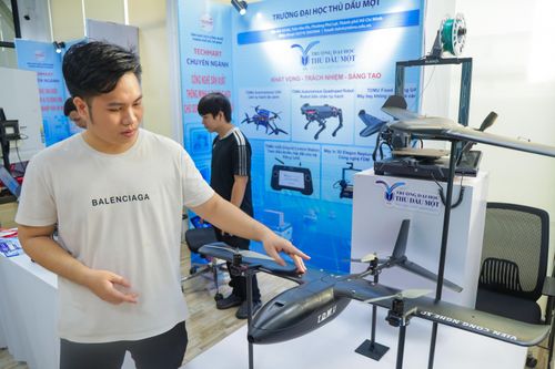 Sinh viên mang Robot, UAV đến trình diễn tại Techmart 2026