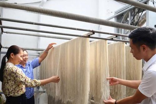 Làng nghề miến dong tăng tốc vào vụ cuối năm