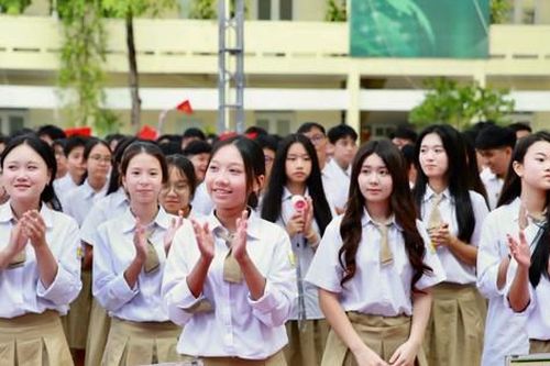 Đề xuất giảm môn thi lớp 10: Phụ huynh, học sinh Hà Nội đón nhận ra sao?