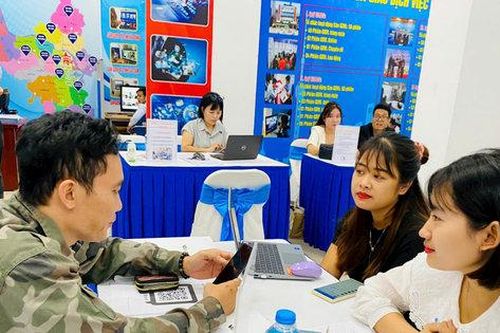 Lao động trung niên trước áp lực tìm việc làm mới