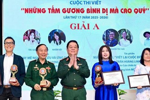 Vinh danh 19 tác phẩm viết về 'Những tấm gương bình dị mà cao quý'