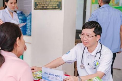 Khám sàng lọc nguy cơ đột quỵ nhân hưởng ứng Ngày Thế giới phòng, chống đột quỵ 29-10