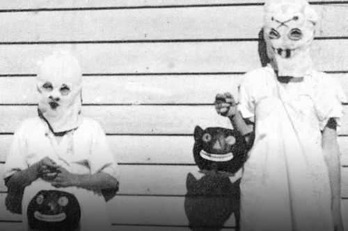 Vì sao nhiều người lại đi xin kẹo vào dịp Halloween? Nguồn gốc lại ấm áp bất ngờ