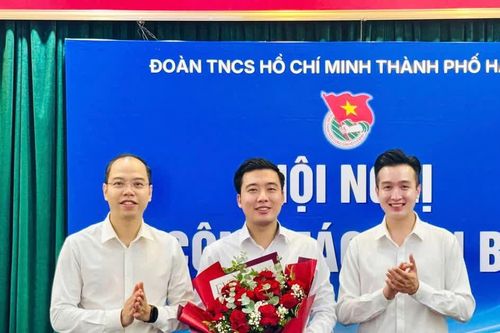 Anh Dương Minh Đức giữ chức Chủ tịch Hội đồng Đội thành phố Hà Nội