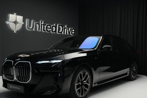 Xe sang BMW 7 Series vẫn 'cố chấp' với phiên bản máy dầu