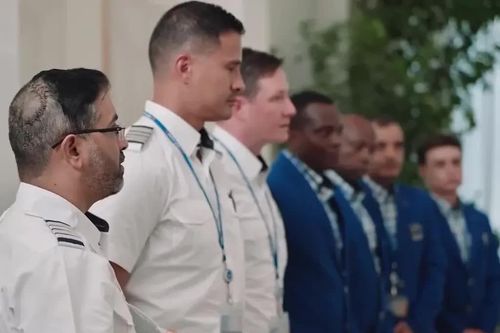 Cơ trưởng Flydubai lộ nhiều sẹo sau vụ bị cơ phó tấn công bằng rìu