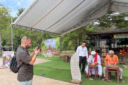 Để nghề Chăm sống cùng Mỹ Sơn:Kỳ cuối - Để người giữ nghề sống được bằng nghề