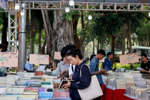 [Ảnh] Hội sách Mùa Thu trở thành điểm hẹn của người yêu sách