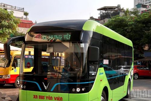 Người dân thêm lựa chọn di chuyển trên tuyến buýt điện Hà Nội-Hưng Yên