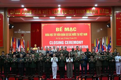 Bế mạc khóa học tùy viên quân sự các nước tại Việt Nam