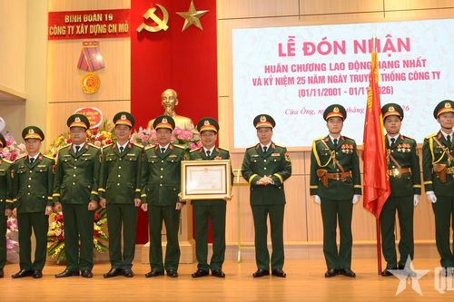 Công ty Xây dựng Công nghiệp mỏ (Binh đoàn 19) đón nhận Huân chương Lao động hạng Nhất
