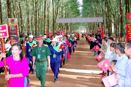 Đoàn Kinh tế - Quốc phòng 716 (Binh đoàn 15) sôi nổi hội thi thợ giỏi khai thác mủ cao su