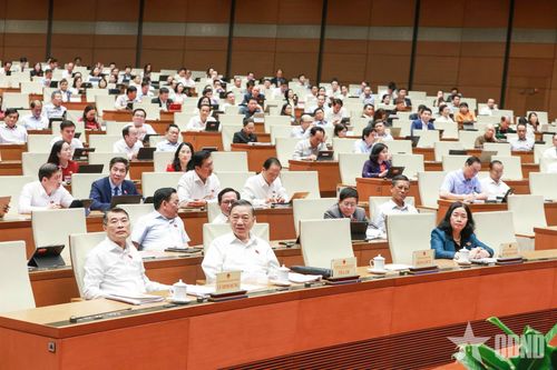Đại biểu Quốc hội đề xuất gắn thu nhập cán bộ cấp xã với hiệu quả công việc