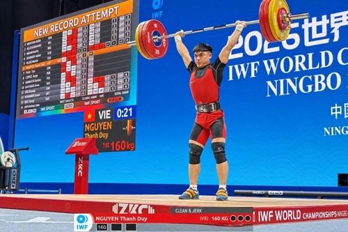 Lực sĩ 17 tuổi Việt Nam phá 2 kỷ lục thế giới trẻ