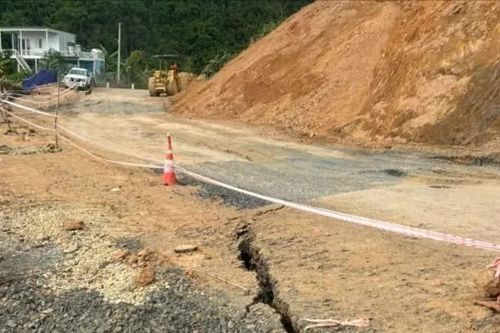 Lâm Đồng: Tạm cấm phương tiện lưu thông qua điểm sạt lở trên quốc lộ 28