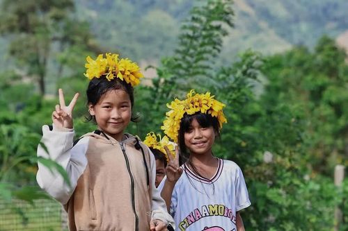 Say đắm sắc vàng hoa dã quỳ trên núi lửa Chư Đăng Ya