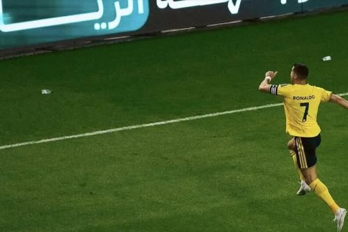 Ronaldo giải cơn khát hat-trick sau 908 ngày