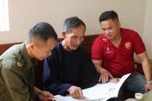 Lạng Sơn: Duy trì chính sách hỗ trợ để người có uy tín gắn bó với cộng đồng