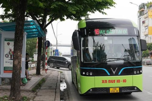 Hà Nội điều chỉnh lộ trình hai tuyến buýt 104 và 16