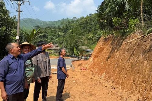 Mở rộng đường, mở lối phát triển kinh tế ở xã vùng cao Lào Cai