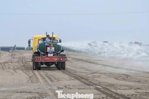 Xử lý khẩn cấp 'bão cát' mịt mù trên công trường cao tốc Ninh Bình - Hải Phòng